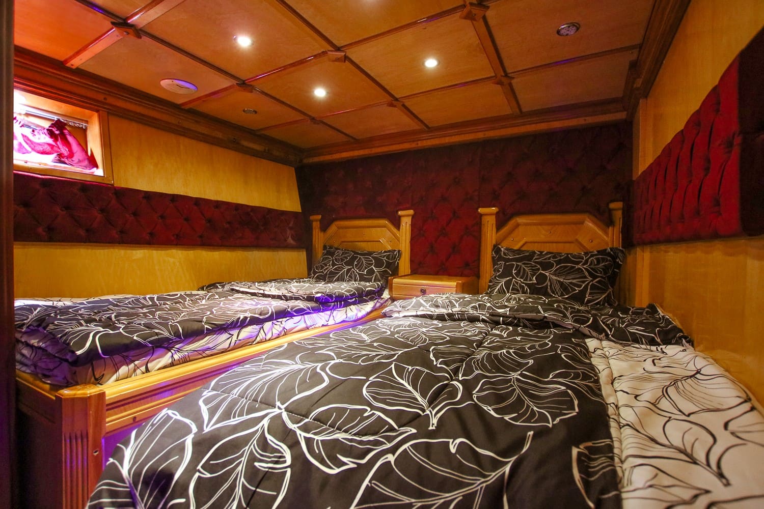 Luxury Yacht 80 Feet