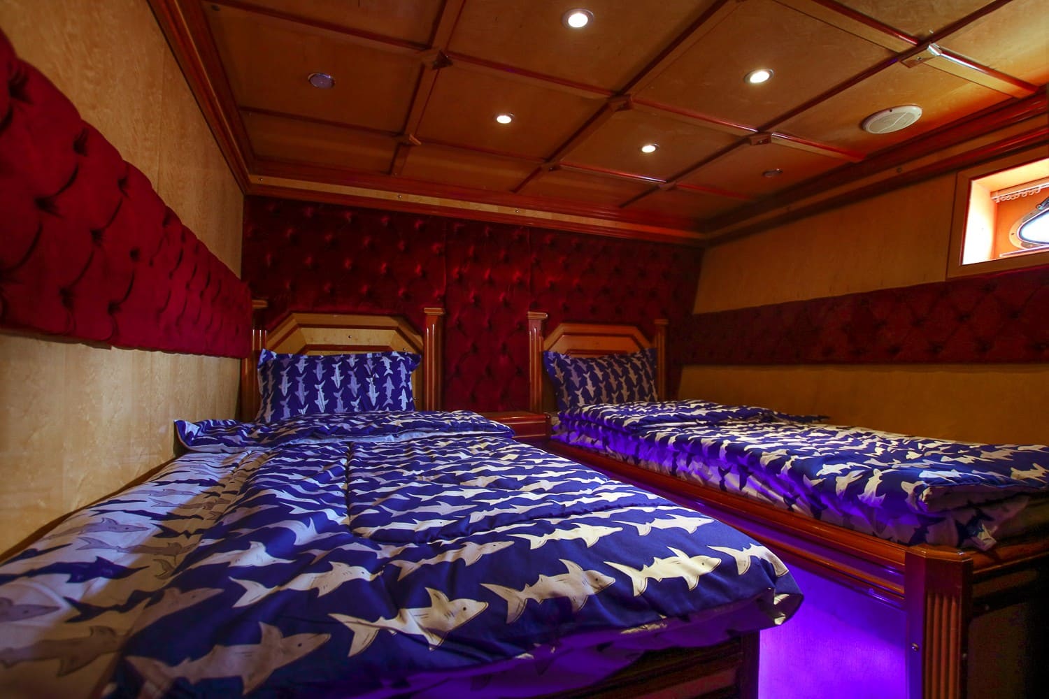 Luxury Yacht 80 Feet