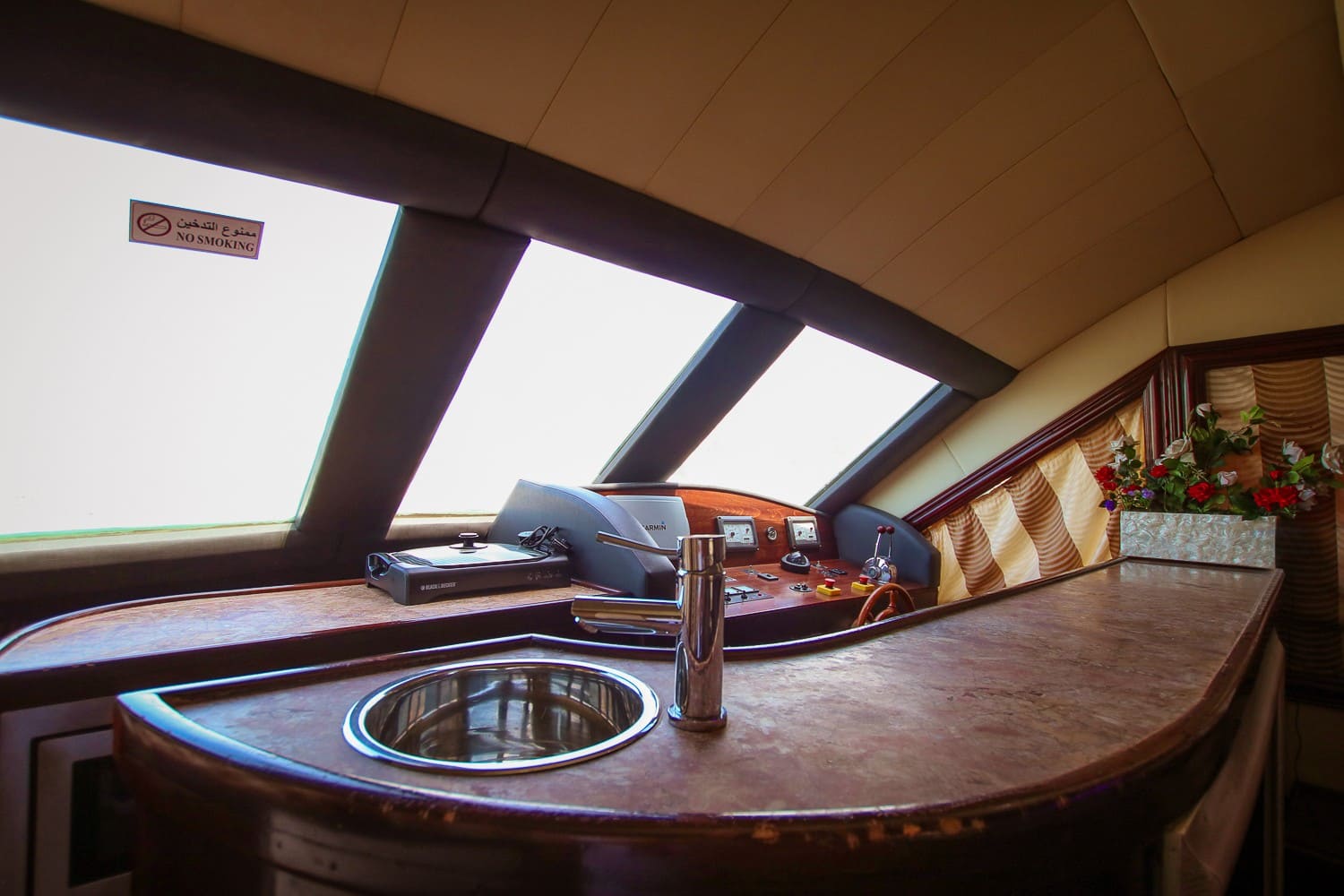 Luxury Yacht 80 Feet