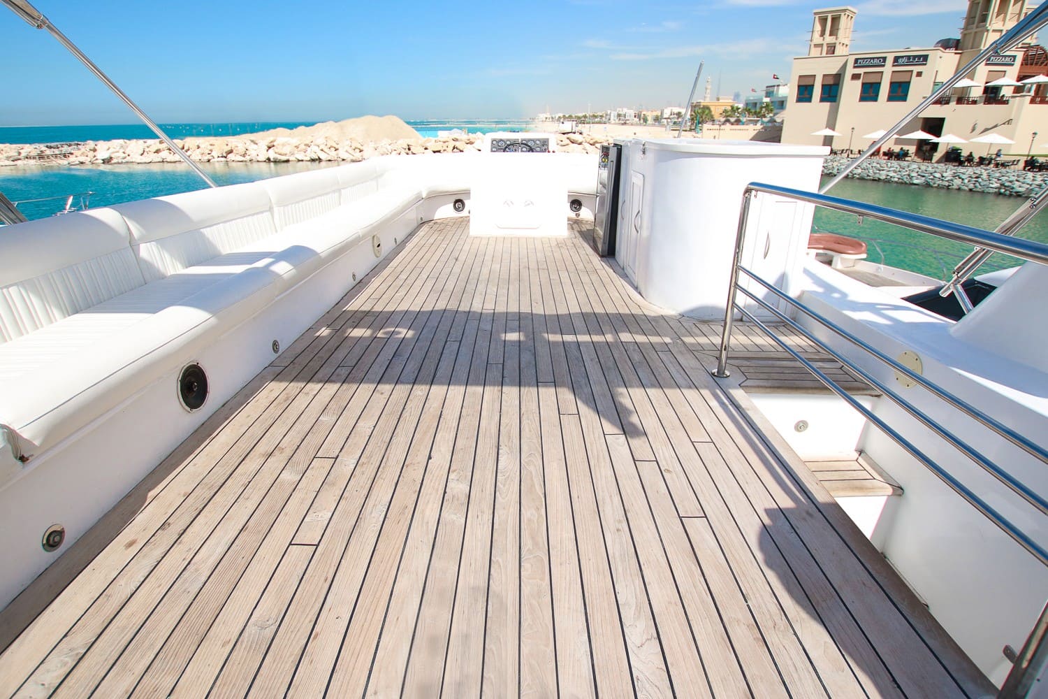 Luxury Yacht 80 Feet