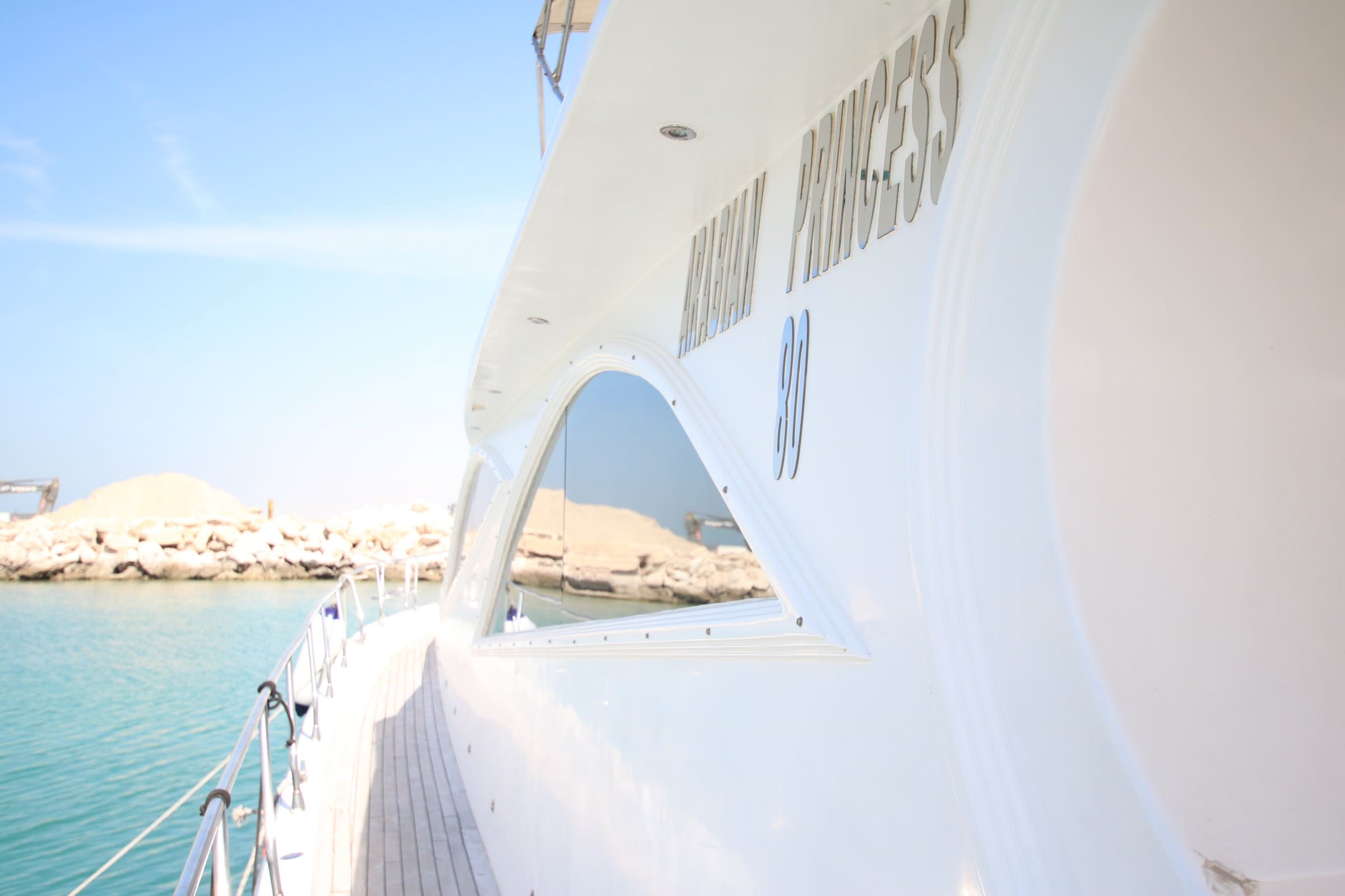 Luxury Yacht 80 Feet